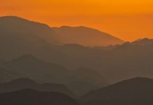 Cina: la gola di Wuxia si illumina all’alba (2)