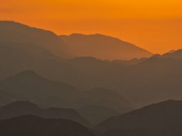 Cina: la gola di Wuxia si illumina all’alba (2)