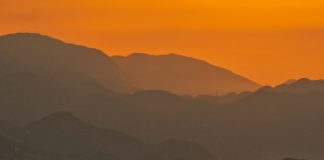 Cina: la gola di Wuxia si illumina all’alba (2)