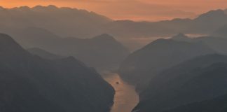 Cina: la gola di Wuxia si illumina all’alba (3)