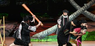 Cina: Hainan, in scena il dramma “Gan Gong Bird” (1)