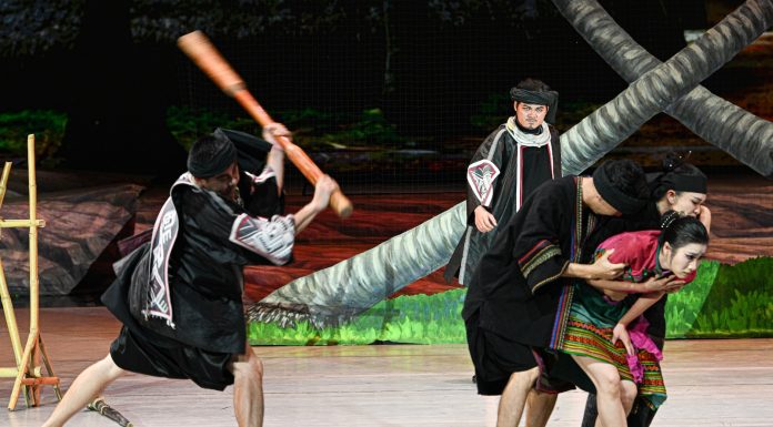 Cina: Hainan, in scena il dramma “Gan Gong Bird” (1)