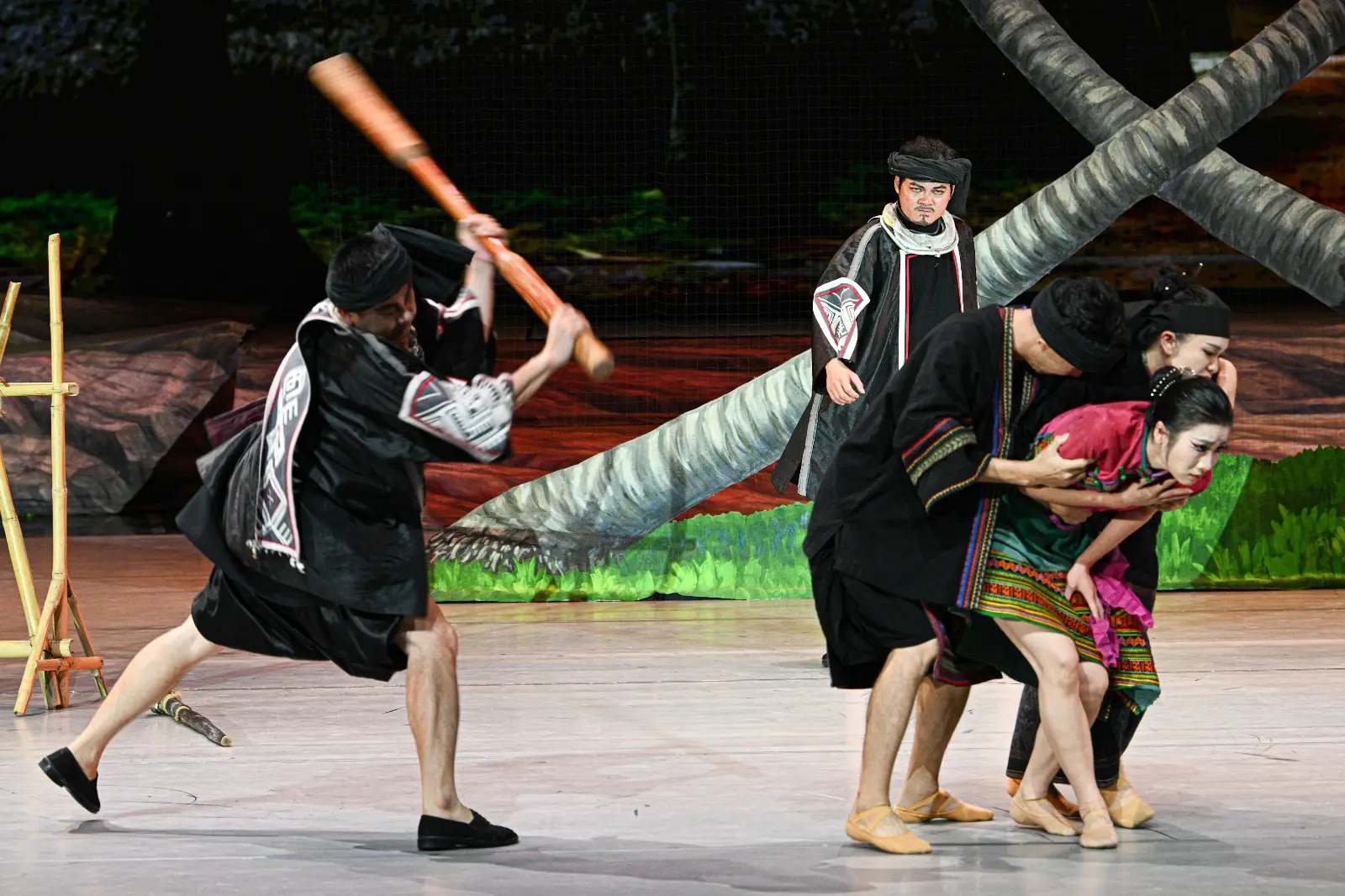 Cina: Hainan, in scena il dramma “Gan Gong Bird” (1)