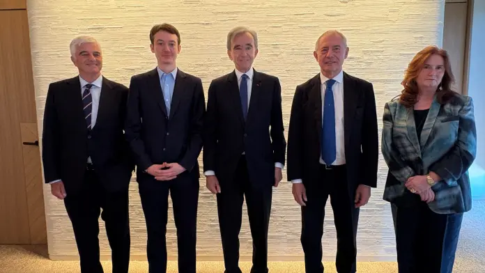 Urso incontra Arnault