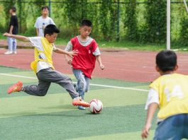 Cina: bambini delle zone rurali inseguono sogni calcistici nell’Anhui (1)