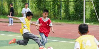 Cina: bambini delle zone rurali inseguono sogni calcistici nell’Anhui (1)