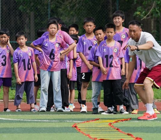 Cina: bambini delle zone rurali inseguono sogni calcistici nell’Anhui (3)