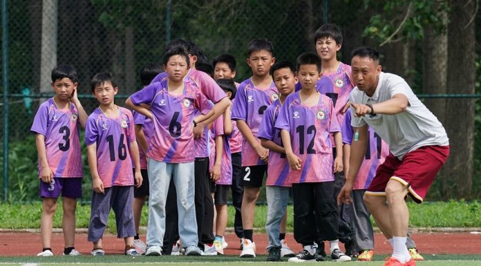 Cina: bambini delle zone rurali inseguono sogni calcistici nell’Anhui (3)