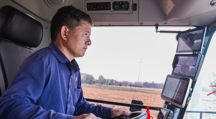 Cina: Anhui, fattoria smart usa tecnologie per monitoraggio e raccolta grano (3)