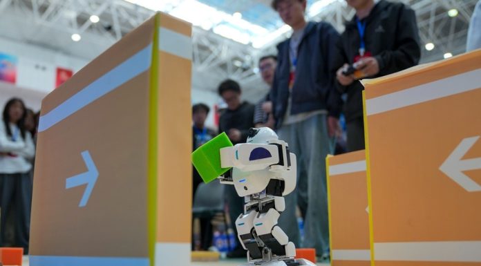 Cina: Xizang, Lhasa ospita 28esima Competizione di robotica e IA (3)