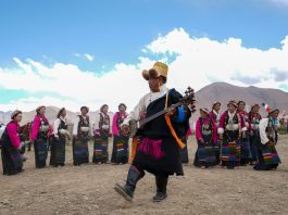 Cina: Xizang, popolazione celebra Ongkor Festival per raccolti abbondanti (3)
