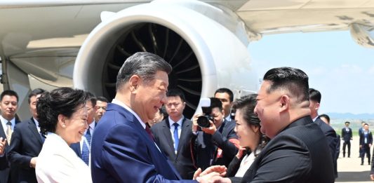 Xi, l’arrivo a Pyongyang per la visita di Stato nella Repubblica Popolare Democratica di Corea