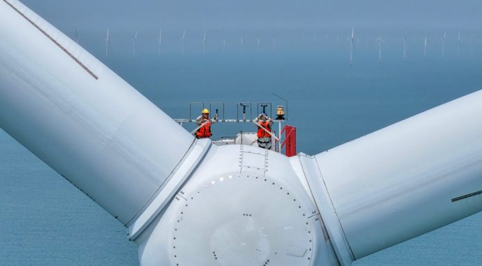Cina: Jiangsu, manutenzione di turbine eoliche offshore in vista dell’estate (1)