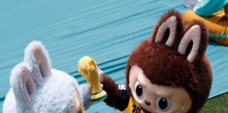 Cina: Labubu protagonista alla cerimonia d’apertura della Coppa del Mondo FIFA