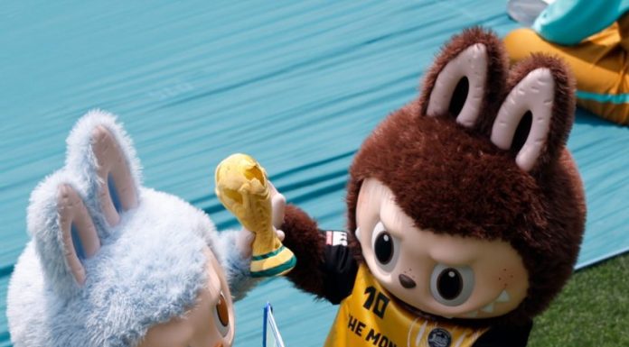 Cina: Labubu protagonista alla cerimonia d’apertura della Coppa del Mondo FIFA