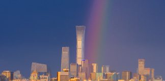 Cina: un arcobaleno illumina il cielo sopra Pechino (1)