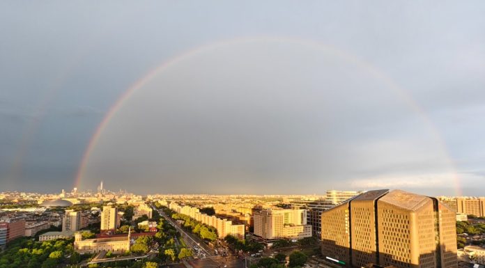 Cina: un arcobaleno illumina il cielo sopra Pechino (2)