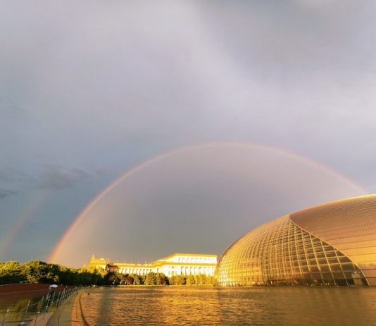 Cina: un arcobaleno illumina il cielo sopra Pechino (3)