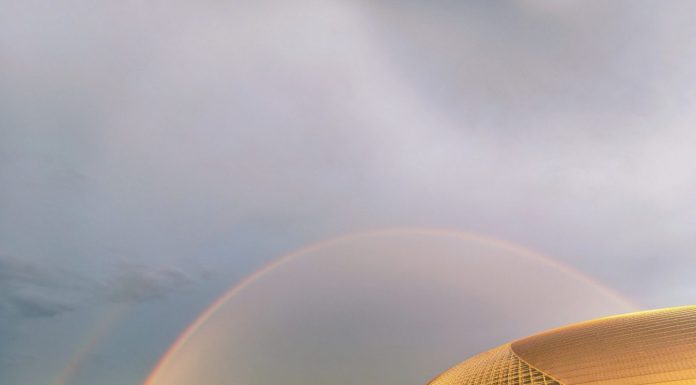 Cina: un arcobaleno illumina il cielo sopra Pechino (3)