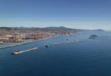 Webuild, la nuova diga foranea di Genova avanza in mare aperto: posato il ventiquattresimo cassone