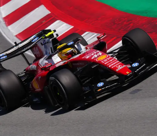 F1, la Ferrari torna a vincere: Hamilton trionfa a Barcellona davanti a Russell. Ritiri per Antonelli e Leclerc