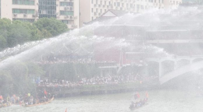 Cina: Guizhou, parate a tema per il Dragon Boat Festival (1)