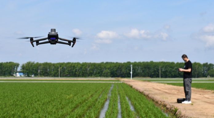 Cina: Heilongjiang usa macchinari smart per aumentare produzione di cereali (1)