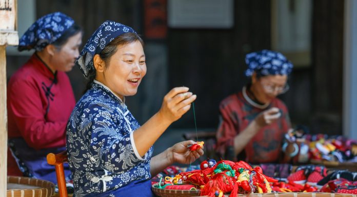 Cina: a Xucun artigianato tradizionale per Dragon Boat Festival (2)