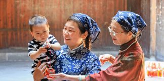 Cina: a Xucun artigianato tradizionale per Dragon Boat Festival (3)