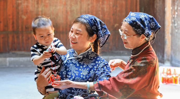 Cina: a Xucun artigianato tradizionale per Dragon Boat Festival (3)