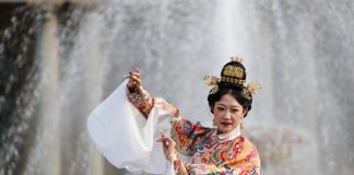 Cina: a Tianjin la moda tradizionale diventa un ponte tra culture (2)