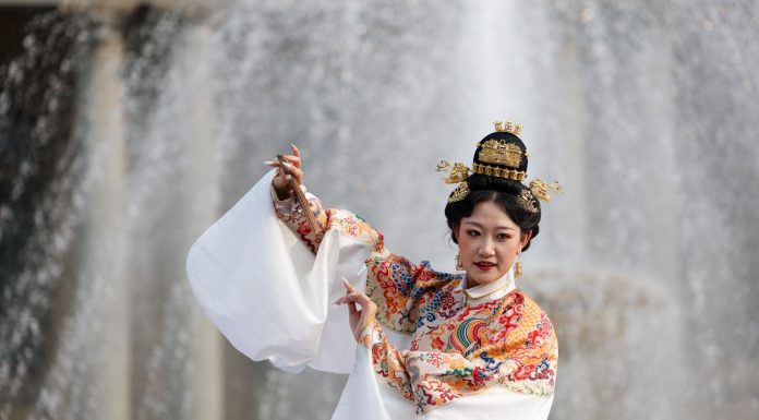 Cina: a Tianjin la moda tradizionale diventa un ponte tra culture (2)