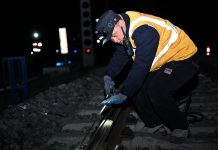 Cina: manutenzione su ferrovia Qinghai-Xizang prima del picco viaggi estivo (1)