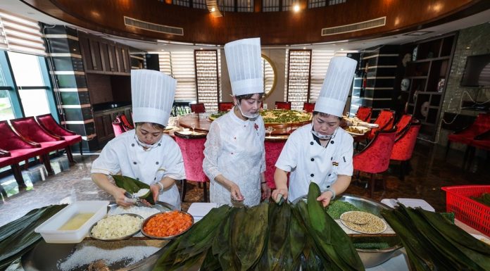 Cina: Jiaxing innova la tradizione degli zongzi (1)