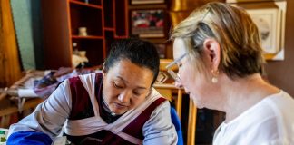 Cina: a Baisha la conservazione del tradizionale ricamo dell’etnia Naxi (3)