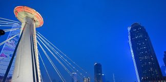 Cina: Tianjin, complesso commerciale sul fiume promuove economia notturna (1)