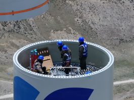Cina: Xizang, installate 24 turbine per un progetto di energia eolica (1)