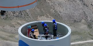 Cina: Xizang, installate 24 turbine per un progetto di energia eolica (1)