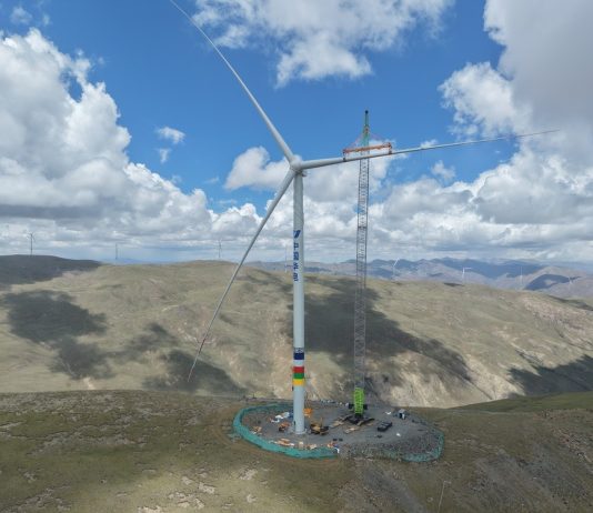 Cina: Xizang, installate 24 turbine per un progetto di energia eolica (3)