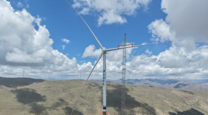 Cina: Xizang, installate 24 turbine per un progetto di energia eolica (3)