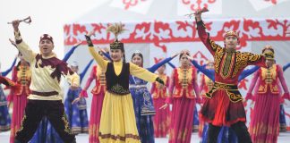 Cina: Xinjiang, a Zhaosu il festival del turismo culturale Tianma (1)