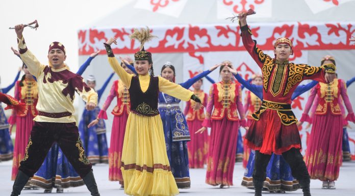 Cina: Xinjiang, a Zhaosu il festival del turismo culturale Tianma (1)