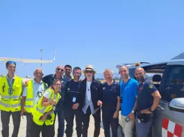 Paul McCartney è atterrato a Palermo, foto col personale dell’aeroporto