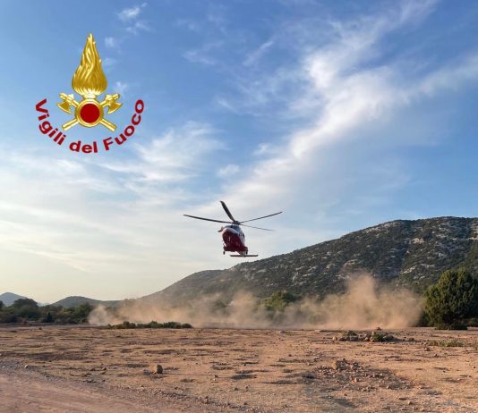 Due escursionisti dispersi a Baunei recuperati con l’elicottero dei Vigili del Fuoco