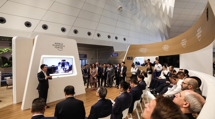 Cina: al Summer Davos Forum focus su intelligenza artificiale e robotica (1)