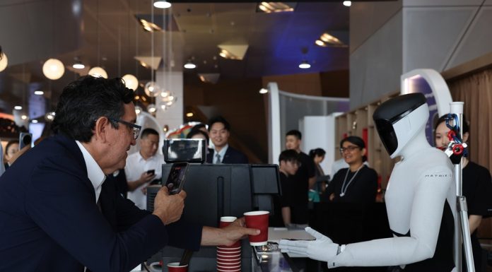 Cina: al Summer Davos Forum focus su intelligenza artificiale e robotica (3)