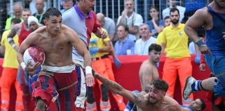 Firenze: le immagini della finale di Calcio Storico Fiorentino (1)