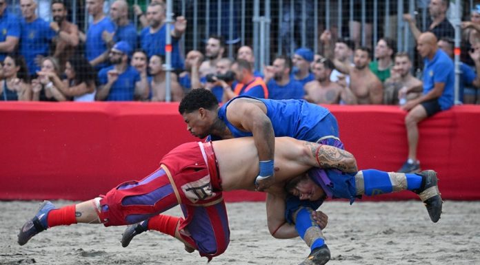 Firenze: le immagini della finale di Calcio Storico Fiorentino (3)
