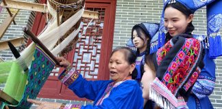 Cina: nel Guangxi si rinnova la tradizione del broccato Zhuang (1)