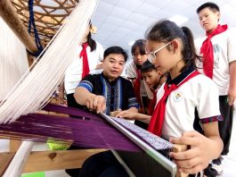 Cina: nel Guangxi si rinnova la tradizione del broccato Zhuang (2)